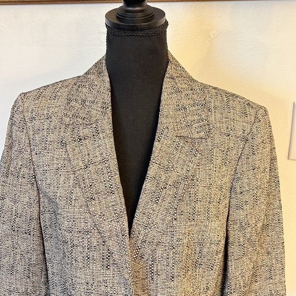 Kasper Elegant Linen Blend Open Front Blazer, Sz. 12. - Picture 4 of 7
